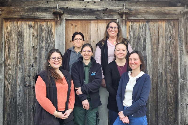 Les femmes de la distillerie Paul Devoille vous souhaitent une bonne journée !